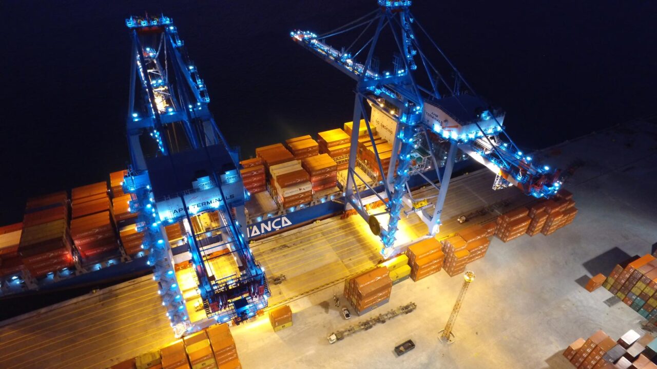 APM Terminals Pec m sets new volume record Port Technology