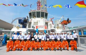 Hong Kong unveils two LNG dual-fuel tugboats