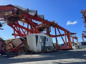 Container crane collapses at Keelung Port