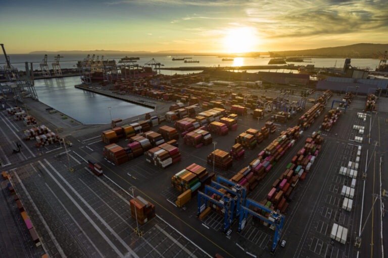 Port of Los Angeles surpasses 900,000 TEUs in October