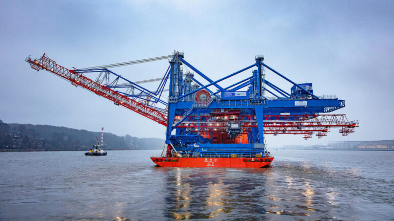 HHLA CTA obtains three remote-controlled container gantry cranes