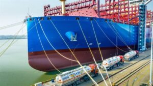 COSCO SHIPPING launches nation's first methanol refueling for dual-fuel containership