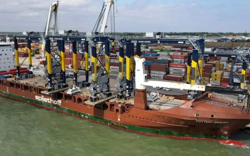 Port of Felixstowe receives five new AeRTG cranes