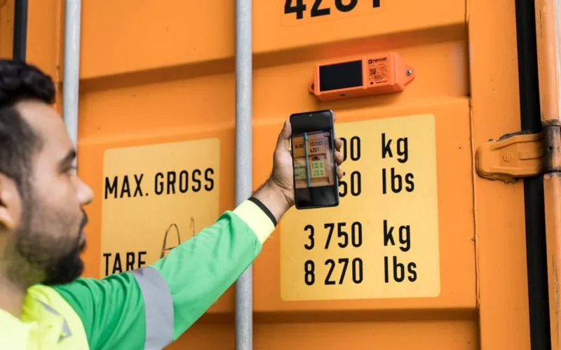 Hapag-Lloyd introduces first dry container tracking product